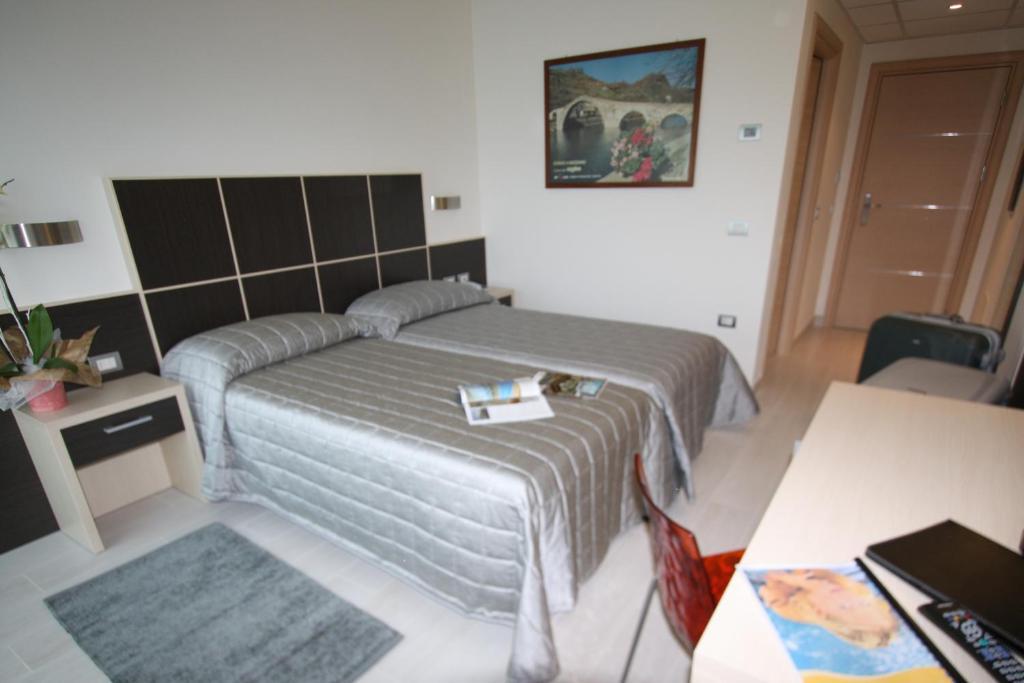 Hotel Garni Corallo Torbole Sul Garda Room photo