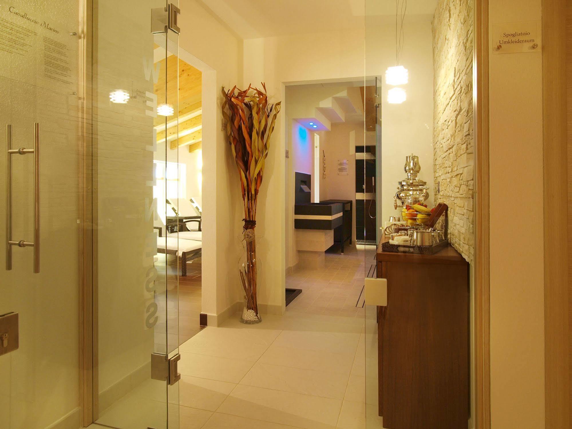 Hotel Garni Corallo Torbole Sul Garda Exterior photo