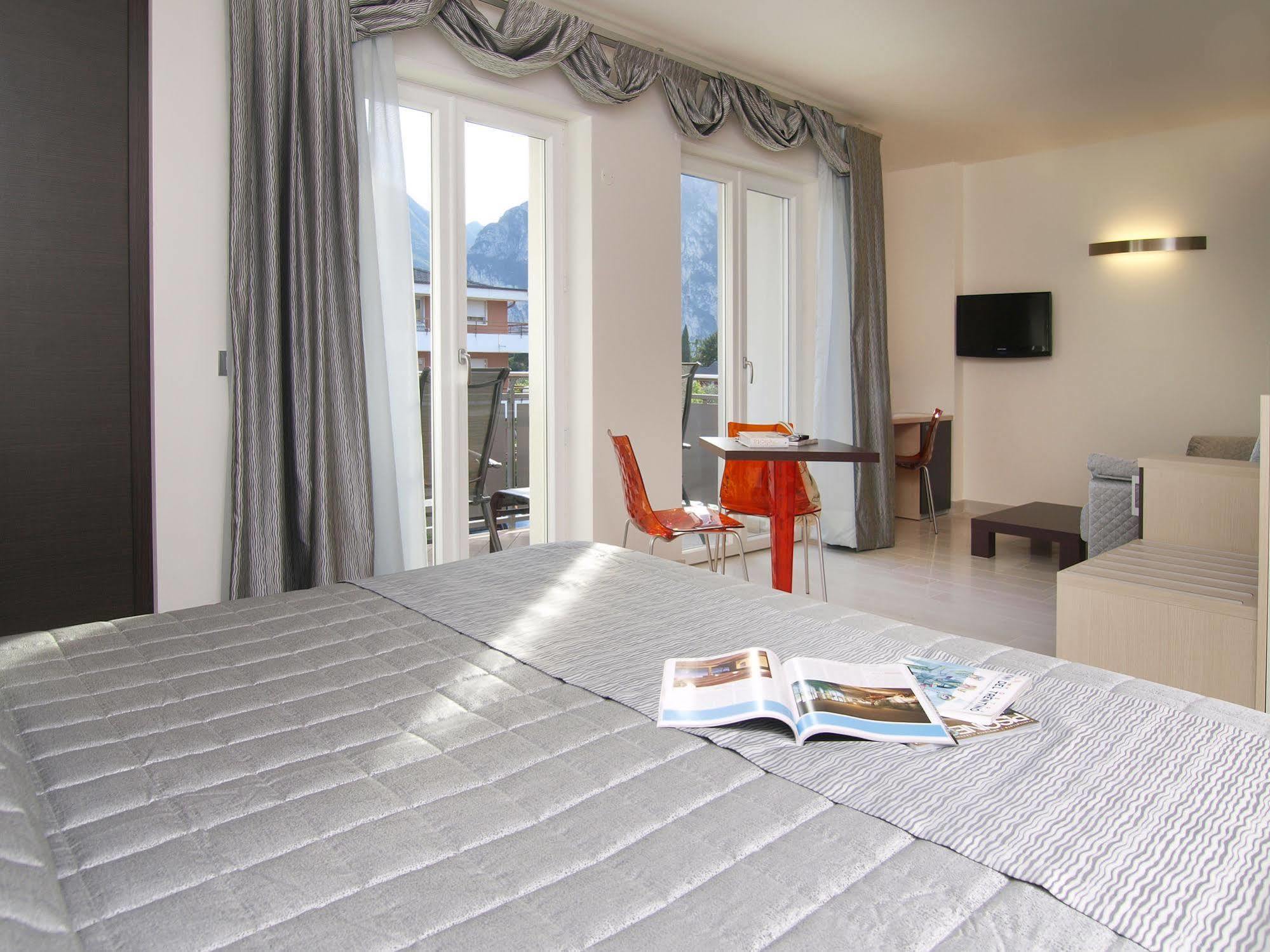 Hotel Garni Corallo Torbole Sul Garda Exterior photo