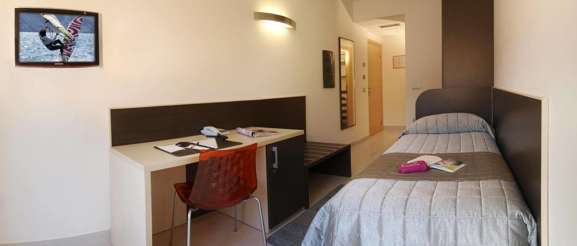 Hotel Garni Corallo Torbole Sul Garda Exterior photo