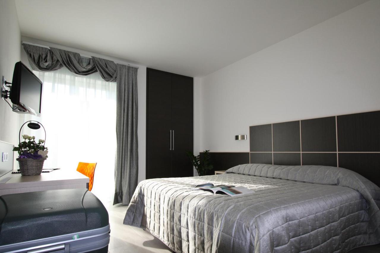 Hotel Garni Corallo Torbole Sul Garda Exterior photo