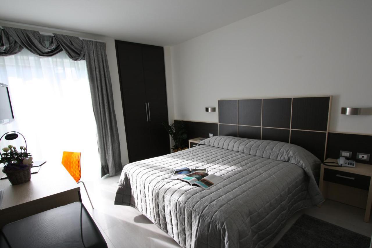 Hotel Garni Corallo Torbole Sul Garda Exterior photo