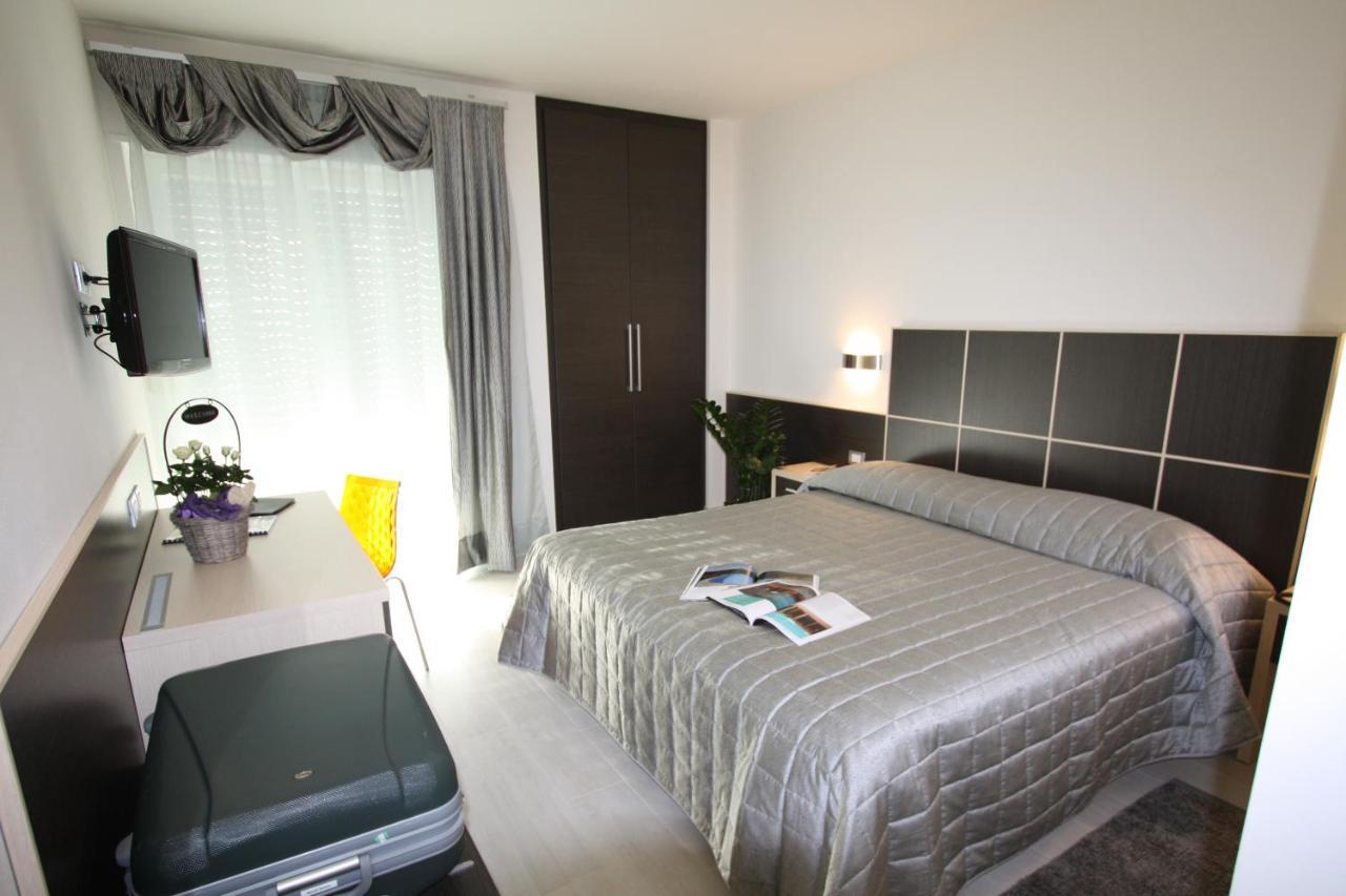 Hotel Garni Corallo Torbole Sul Garda Exterior photo